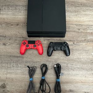 Sony PlayStation 4 500GB - Black. 2 controllers & Cabels (Power, USB, HDMI)